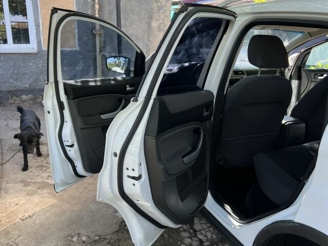 Білий Форд Куга, об'ємом двигуна 2.5 л та пробігом 160 тис. км за 9000 $, фото 5 на Automoto.ua