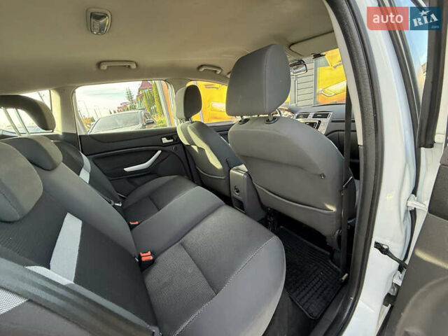 Білий Форд Куга, об'ємом двигуна 2 л та пробігом 299 тис. км за 8999 $, фото 27 на Automoto.ua