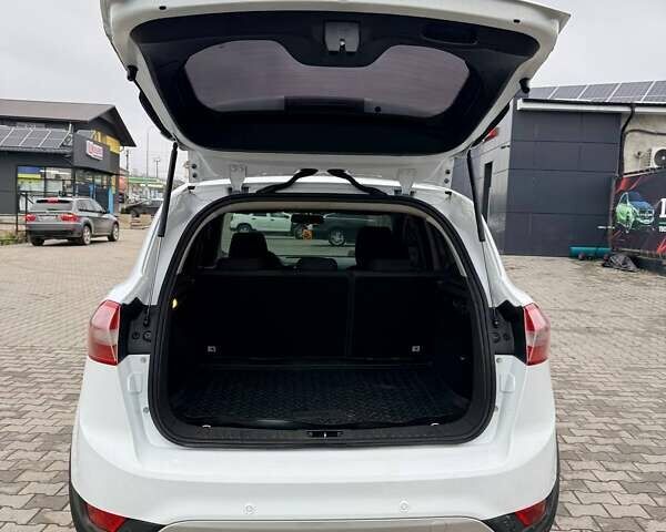 Белый Форд Куга, объемом двигателя 2 л и пробегом 227 тыс. км за 9000 $, фото 10 на Automoto.ua