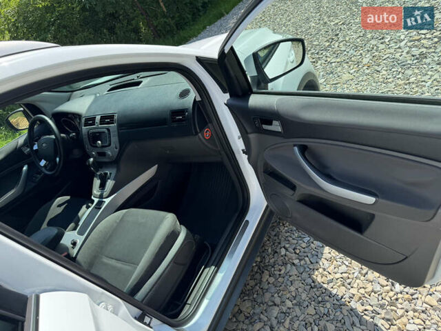 Белый Форд Куга, объемом двигателя 2.5 л и пробегом 137 тыс. км за 10000 $, фото 6 на Automoto.ua