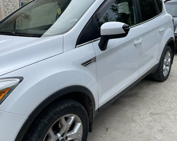 Белый Форд Куга, объемом двигателя 2.52 л и пробегом 112 тыс. км за 10700 $, фото 2 на Automoto.ua