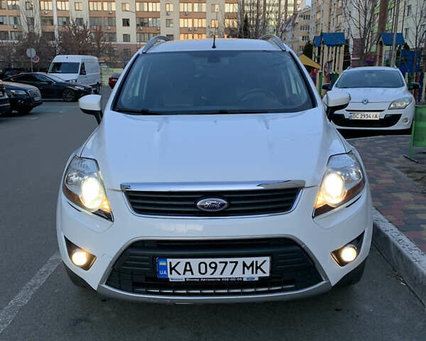 Белый Форд Куга, объемом двигателя 2 л и пробегом 214 тыс. км за 10500 $, фото 6 на Automoto.ua