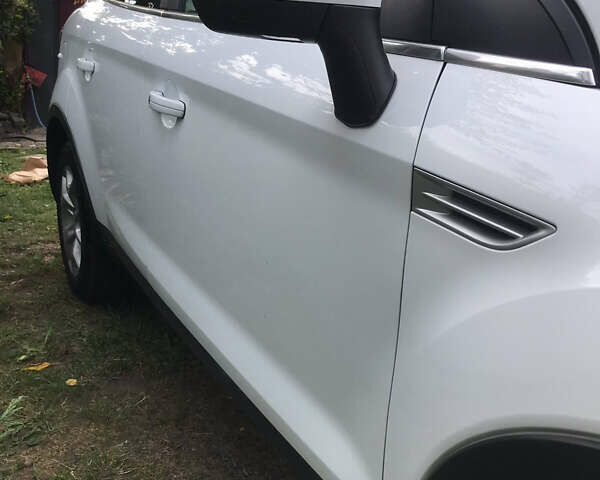 Форд Куга 2010 в Ровно на Automoto.ua Белый Форд Куга, объемом двигателя 2 л и пробегом 250 тыс. км за 11000 $, фото 3 на Automoto.ua