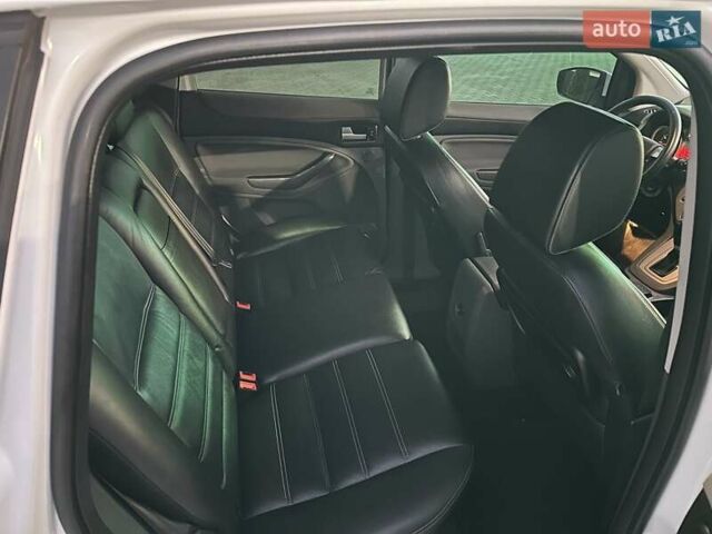 Белый Форд Куга, объемом двигателя 2.52 л и пробегом 60 тыс. км за 12200 $, фото 51 на Automoto.ua