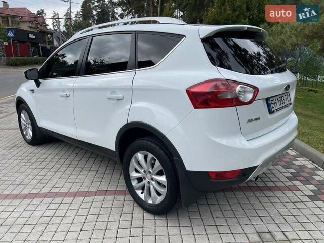 Белый Форд Куга, объемом двигателя 2 л и пробегом 225 тыс. км за 9900 $, фото 5 на Automoto.ua