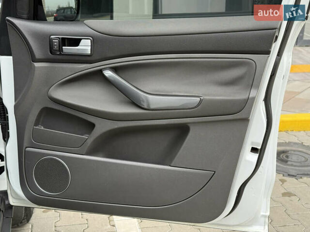 Білий Форд Куга, об'ємом двигуна 2 л та пробігом 228 тис. км за 9800 $, фото 17 на Automoto.ua