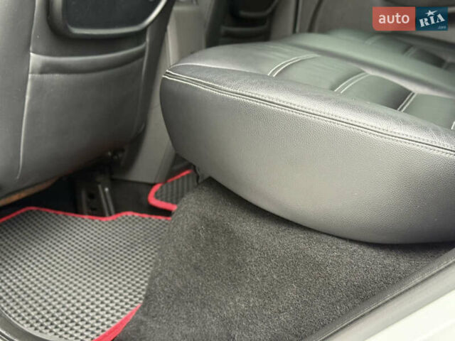 Білий Форд Куга, об'ємом двигуна 2 л та пробігом 228 тис. км за 9800 $, фото 33 на Automoto.ua