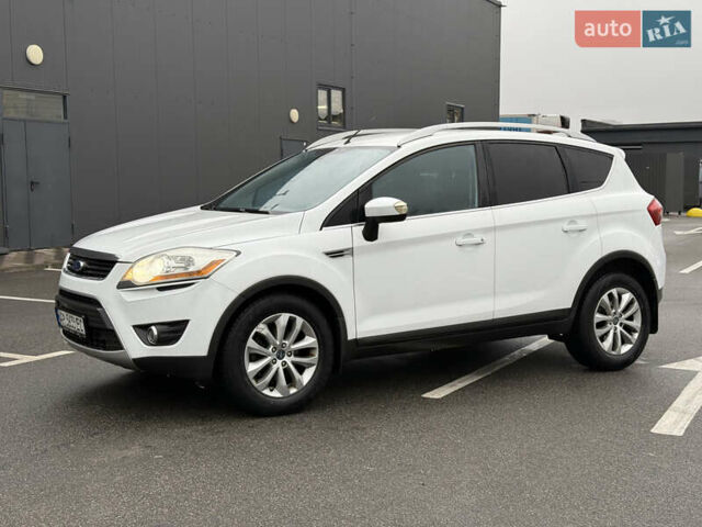 Белый Форд Куга, объемом двигателя 2.52 л и пробегом 169 тыс. км за 9399 $, фото 1 на Automoto.ua