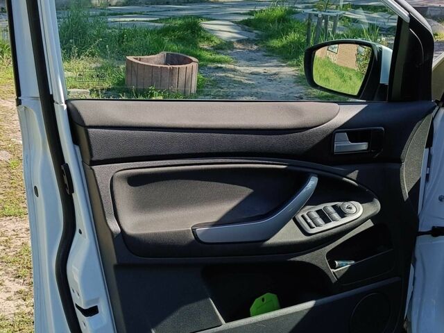 Белый Форд Куга, объемом двигателя 2.5 л и пробегом 250 тыс. км за 9500 $, фото 14 на Automoto.ua