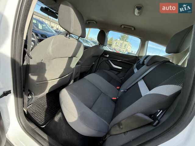 Білий Форд Куга, об'ємом двигуна 2 л та пробігом 299 тис. км за 8999 $, фото 33 на Automoto.ua