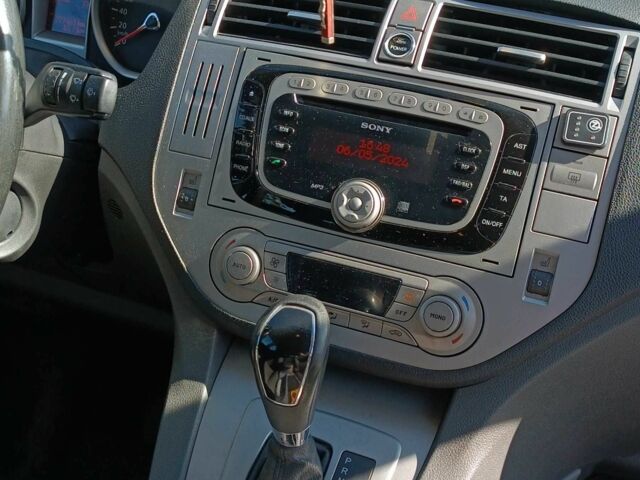 Белый Форд Куга, объемом двигателя 2.5 л и пробегом 250 тыс. км за 9500 $, фото 5 на Automoto.ua