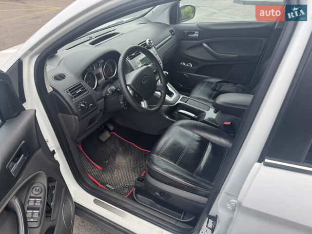 Білий Форд Куга, об'ємом двигуна 2.5 л та пробігом 212 тис. км за 9800 $, фото 7 на Automoto.ua