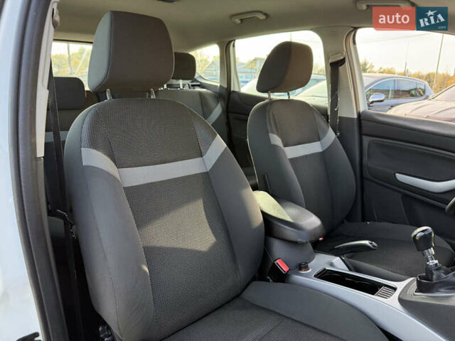 Білий Форд Куга, об'ємом двигуна 2 л та пробігом 299 тис. км за 8999 $, фото 22 на Automoto.ua