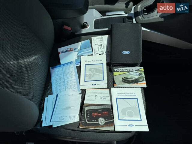 Белый Форд Куга, объемом двигателя 2.5 л и пробегом 137 тыс. км за 10000 $, фото 10 на Automoto.ua