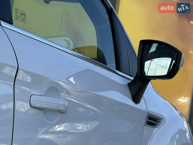 Білий Форд Куга, об'ємом двигуна 2 л та пробігом 299 тис. км за 8999 $, фото 20 на Automoto.ua