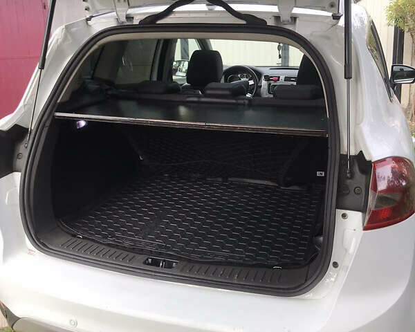 Форд Куга 2010 в Ровно на Automoto.ua Белый Форд Куга, объемом двигателя 2 л и пробегом 250 тыс. км за 11000 $, фото 8 на Automoto.ua