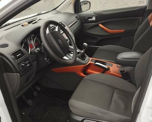 Білий Форд Куга, об'ємом двигуна 2 л та пробігом 347 тис. км за 9499 $, фото 11 на Automoto.ua