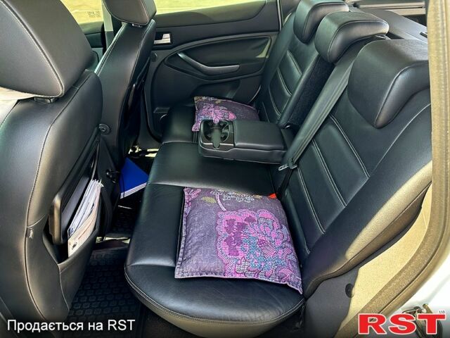 Білий Форд Куга, об'ємом двигуна 2 л та пробігом 111 тис. км за 13200 $, фото 6 на Automoto.ua