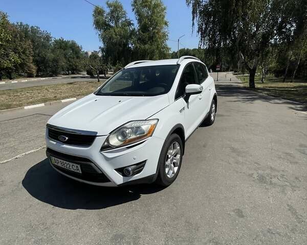 Белый Форд Куга, объемом двигателя 2 л и пробегом 300 тыс. км за 8900 $, фото 4 на Automoto.ua