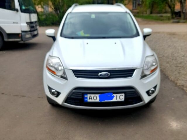 Белый Форд Куга, объемом двигателя 2 л и пробегом 135 тыс. км за 9000 $, фото 1 на Automoto.ua
