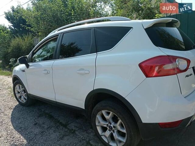Білий Форд Куга, об'ємом двигуна 2 л та пробігом 270 тис. км за 10200 $, фото 1 на Automoto.ua