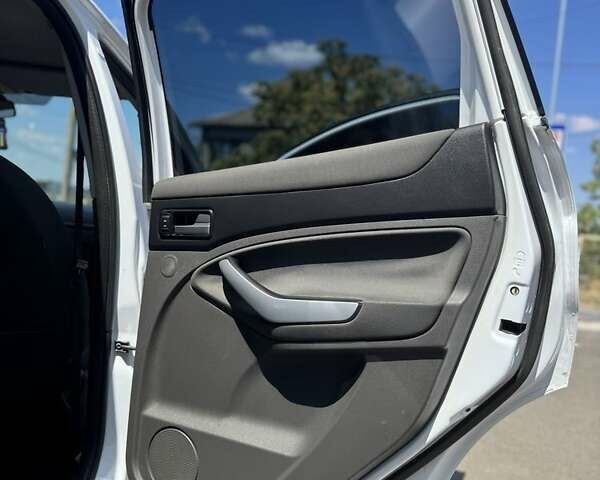 Белый Форд Куга, объемом двигателя 2.5 л и пробегом 136 тыс. км за 10500 $, фото 7 на Automoto.ua