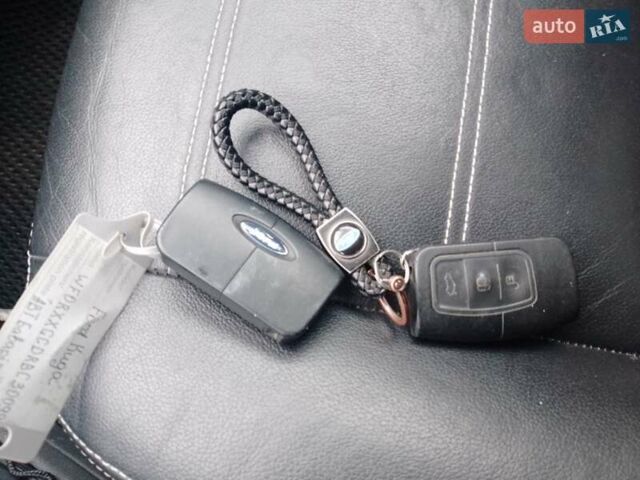 Белый Форд Куга, объемом двигателя 2.5 л и пробегом 205 тыс. км за 10499 $, фото 4 на Automoto.ua