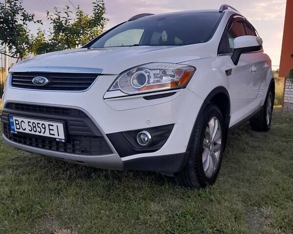 Белый Форд Куга, объемом двигателя 2 л и пробегом 165 тыс. км за 10900 $, фото 1 на Automoto.ua