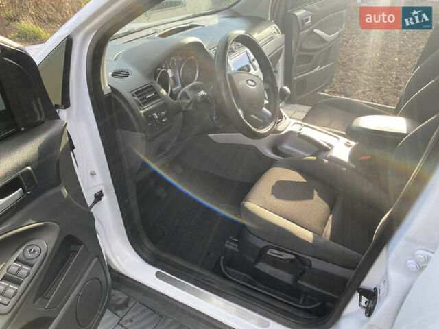 Форд Куга 2011 в Стрые на Automoto.ua Белый Форд Куга, объемом двигателя 2 л и пробегом 282 тыс. км за 11300 $, фото 18 на Automoto.ua