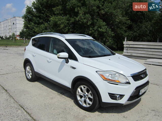 Белый Форд Куга, объемом двигателя 2 л и пробегом 194 тыс. км за 9750 $, фото 2 на Automoto.ua