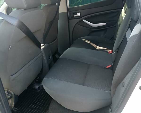 Білий Форд Куга, об'ємом двигуна 2 л та пробігом 270 тис. км за 10200 $, фото 7 на Automoto.ua