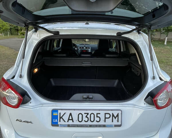 Белый Форд Куга, объемом двигателя 2 л и пробегом 194 тыс. км за 10800 $, фото 10 на Automoto.ua