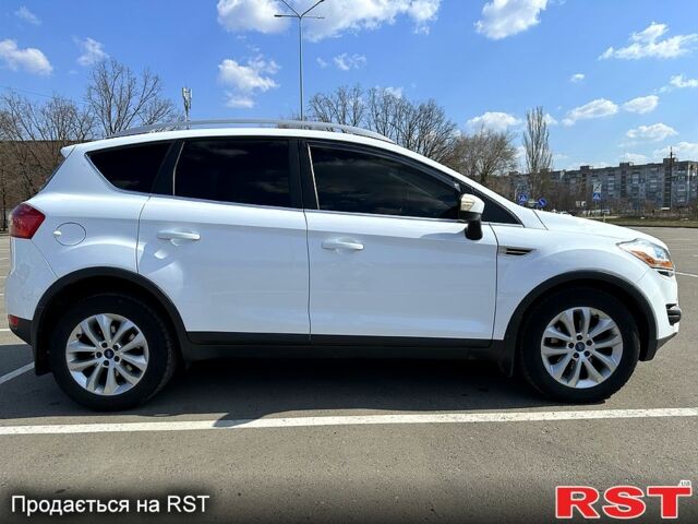 Білий Форд Куга, об'ємом двигуна 2 л та пробігом 111 тис. км за 13200 $, фото 3 на Automoto.ua