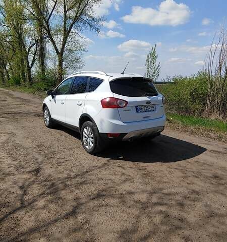 Белый Форд Куга, объемом двигателя 2 л и пробегом 211 тыс. км за 11500 $, фото 3 на Automoto.ua