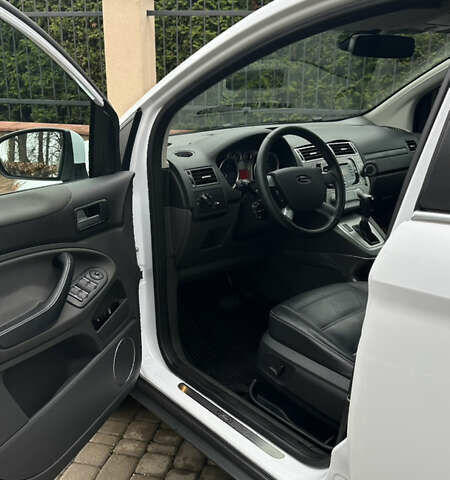 Білий Форд Куга, об'ємом двигуна 2 л та пробігом 174 тис. км за 10500 $, фото 16 на Automoto.ua