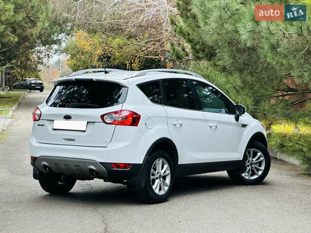 Белый Форд Куга, объемом двигателя 2 л и пробегом 117 тыс. км за 12350 $, фото 3 на Automoto.ua