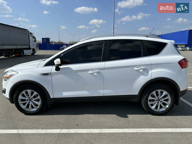 Белый Форд Куга, объемом двигателя 2 л и пробегом 195 тыс. км за 12000 $, фото 4 на Automoto.ua
