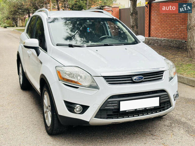 Белый Форд Куга, объемом двигателя 2 л и пробегом 117 тыс. км за 12350 $, фото 27 на Automoto.ua