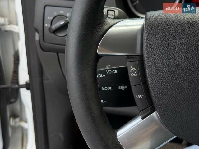 Белый Форд Куга, объемом двигателя 2 л и пробегом 140 тыс. км за 12699 $, фото 19 на Automoto.ua