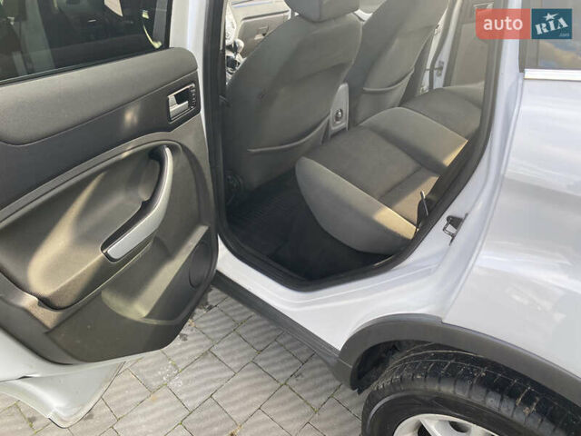 Форд Куга 2011 в Стрые на Automoto.ua Белый Форд Куга, объемом двигателя 2 л и пробегом 282 тыс. км за 11300 $, фото 17 на Automoto.ua