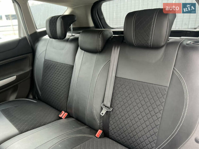 Белый Форд Куга, объемом двигателя 2 л и пробегом 145 тыс. км за 10599 $, фото 7 на Automoto.ua