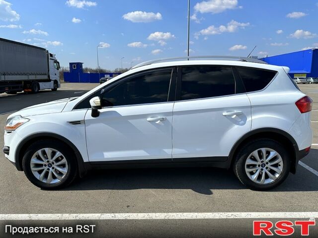 Білий Форд Куга, об'ємом двигуна 2 л та пробігом 111 тис. км за 13200 $, фото 1 на Automoto.ua