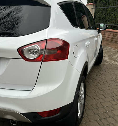 Білий Форд Куга, об'ємом двигуна 2 л та пробігом 174 тис. км за 10500 $, фото 9 на Automoto.ua