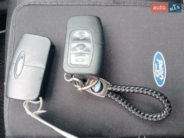 Белый Форд Куга, объемом двигателя 2.5 л и пробегом 205 тыс. км за 10499 $, фото 3 на Automoto.ua