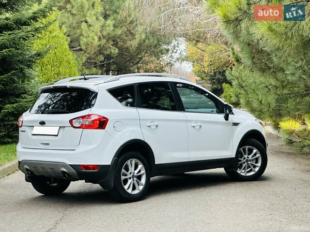 Белый Форд Куга, объемом двигателя 2 л и пробегом 117 тыс. км за 12350 $, фото 23 на Automoto.ua