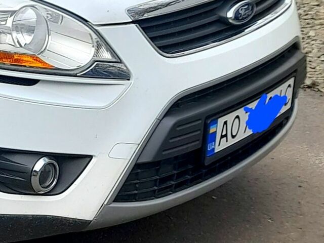 Белый Форд Куга, объемом двигателя 2 л и пробегом 135 тыс. км за 9000 $, фото 2 на Automoto.ua