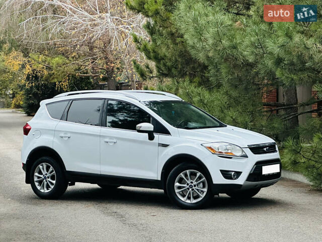 Белый Форд Куга, объемом двигателя 2 л и пробегом 117 тыс. км за 12350 $, фото 24 на Automoto.ua