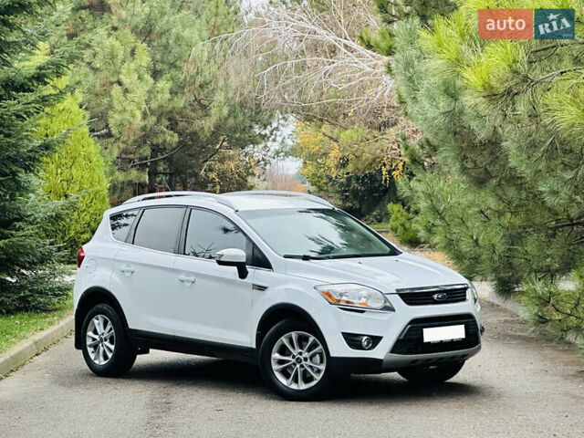 Белый Форд Куга, объемом двигателя 2 л и пробегом 117 тыс. км за 12350 $, фото 30 на Automoto.ua