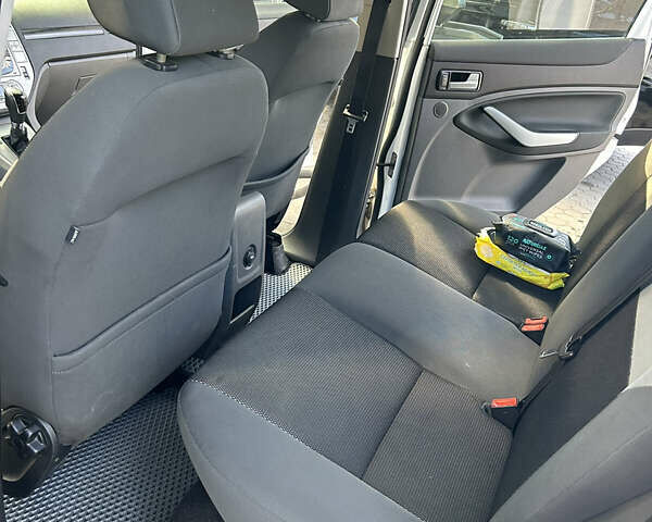 Белый Форд Куга, объемом двигателя 2.52 л и пробегом 183 тыс. км за 9700 $, фото 9 на Automoto.ua