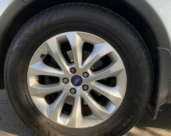 Білий Форд Куга, об'ємом двигуна 2 л та пробігом 200 тис. км за 12500 $, фото 15 на Automoto.ua